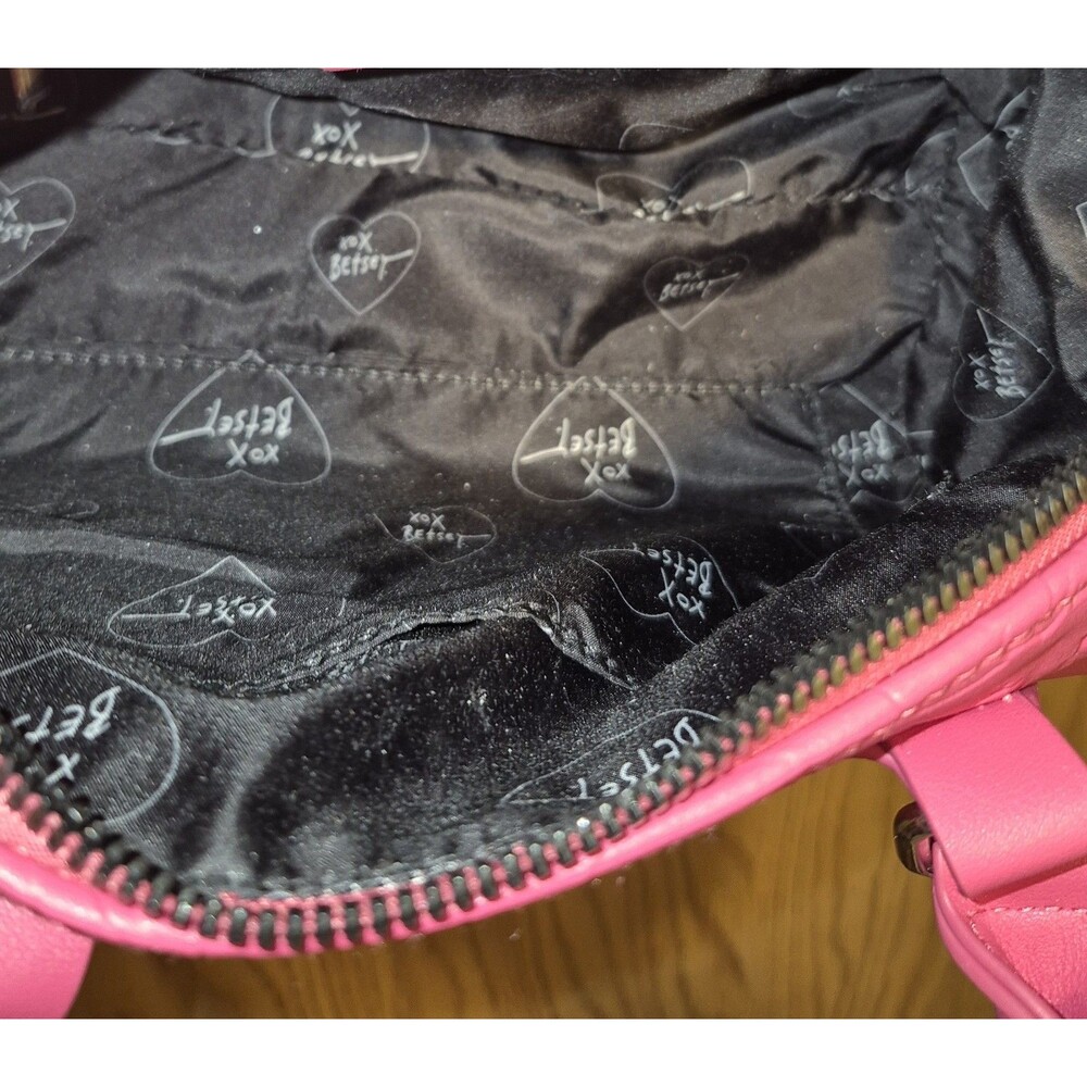 Betsey Johnson Pink Skulls Medium Barrel Purse - Picture 4 of 4